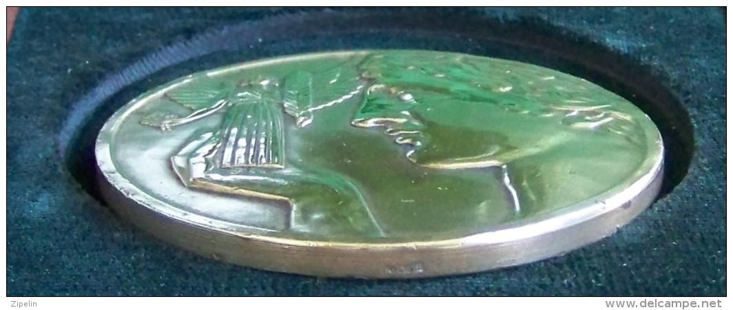 Médaille Bronze De Joseph Witterwulghe Cigarette St Michel époque Art Déco 1930 - Profesionales / De Sociedad