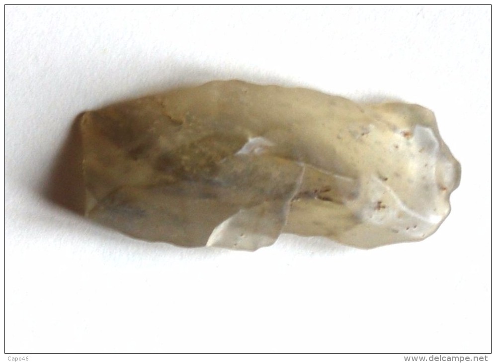 65 - SILICA GLASS - VETRO DEL DESERTO LIBICO - LIBYAN DESERT GLASS - Grammi 4/5 - Mm 35x15 - Meteoriti