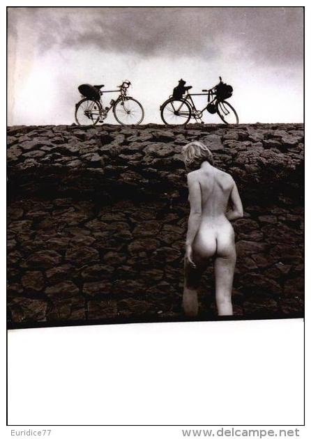 Nude Woman Going Back To Bicycle Postcard - Size:15x10 Cm. Aprox. - Fotografie