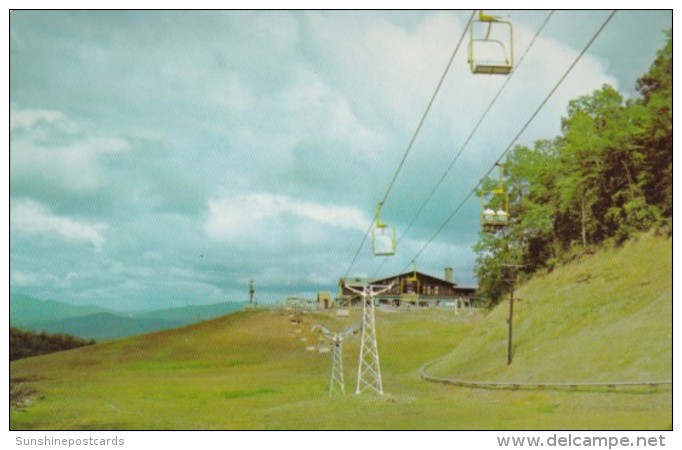 Tennessee Gatlinburg Double Chair Lifts Looking Toward The Lodge - Tranvía