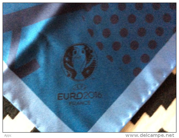 UEFA EURO FOOTBALL 2016, Foulard 100 % Soie, Special Pour Distribution Aux VIP, Un Seul Disponible, 3 Photos - Fulares