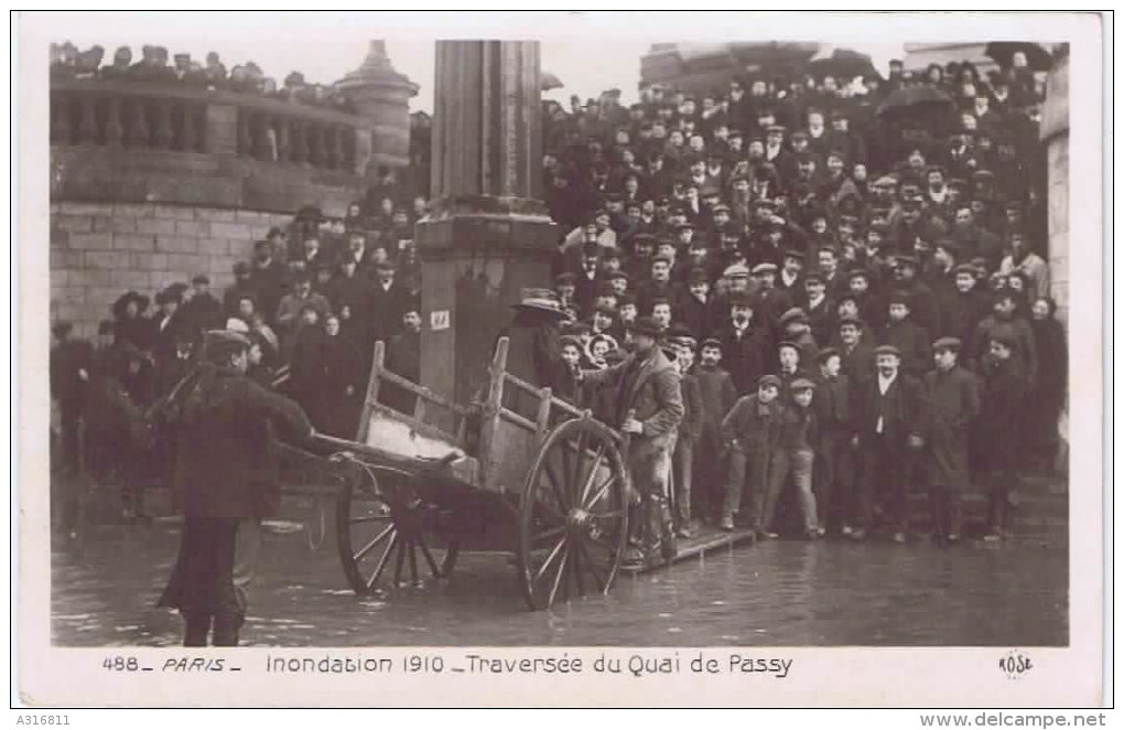PARIS  INONDATIONS 1910 TRAVERSEE DU QUAI DE PASSY - Inondations De 1910