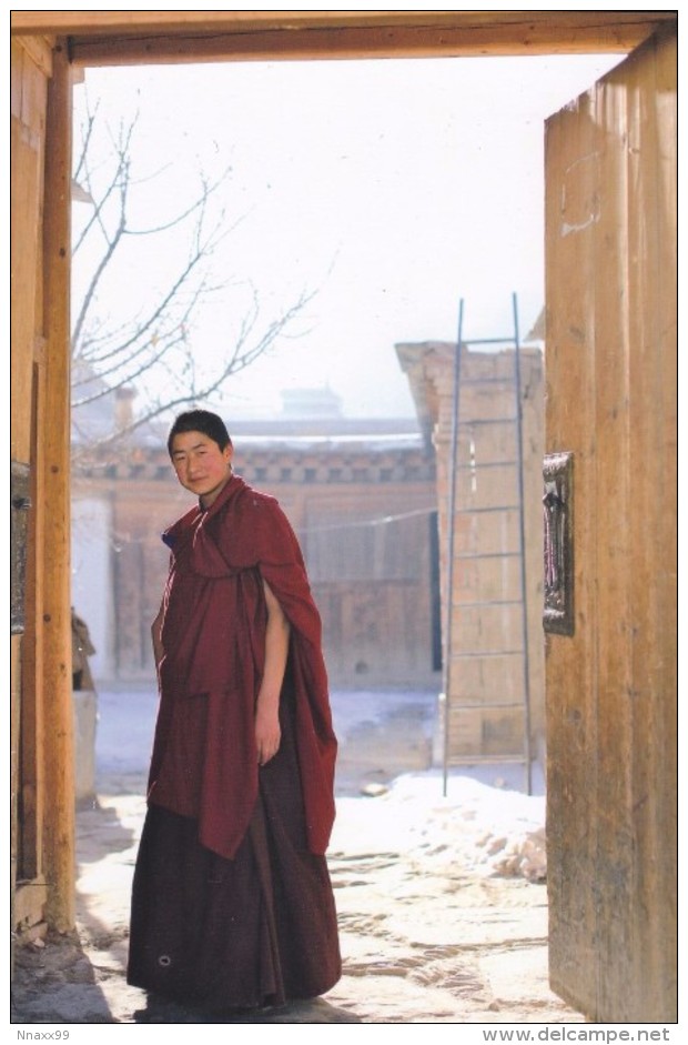 China - A Young Lama At Labrang Monastery, Xiahe County Of Gansu Province - Tíbet