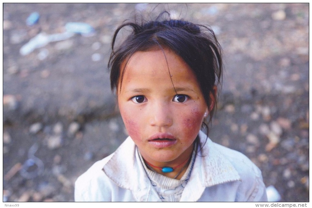 China - A Tibetan Girl At Qomolangma Base Camp, Tingri County Of Tibet - Tíbet