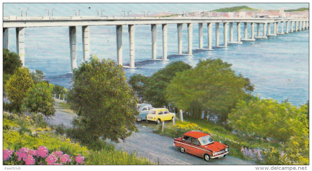 The New Tay Road Bridge: HILLMAN SUPER MINX, AUSTIN MINI  - Towards Dundee From Fife  - (Scotland) - Voitures De Tourisme