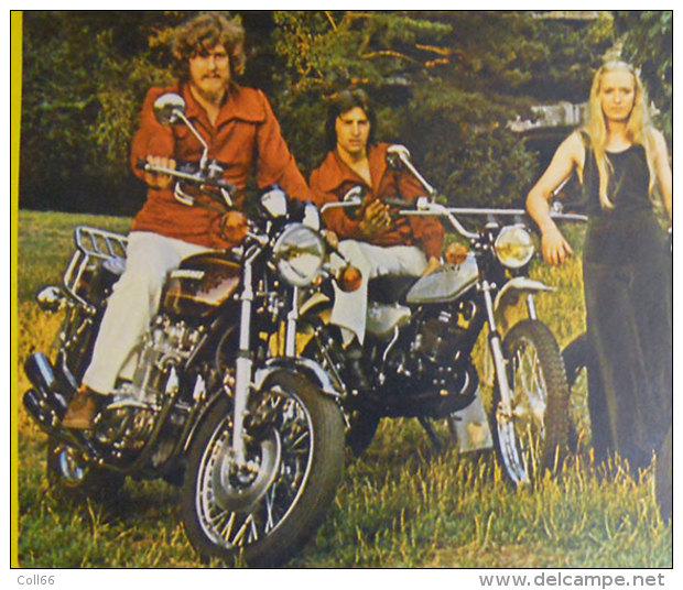 Affiche Groupe Epsilons Avec Motos Suzuki Kawasaki Benetti Et Chanteuse Années 70 Imprimerie Rivier Argenteuil - Affiches