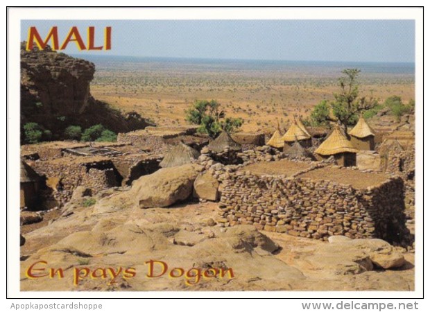 Mali En Pays Dogon Village Scene - Mali