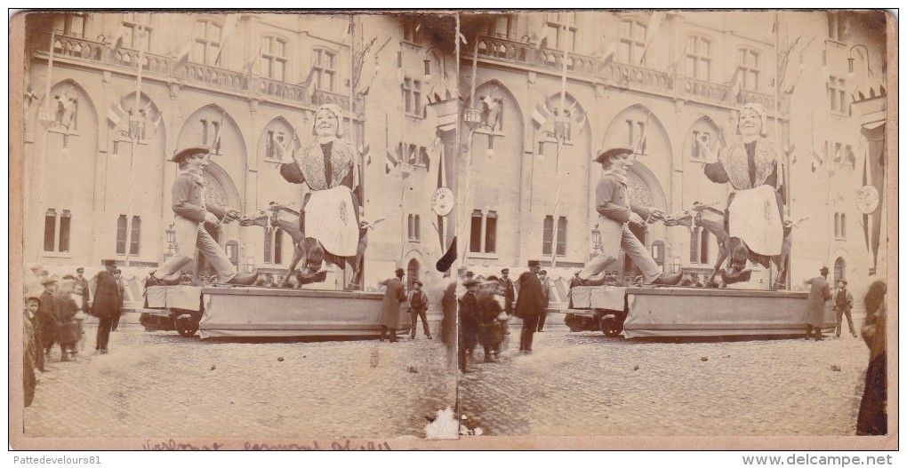 Photo Stéréoscopique (11) NARBONNE Carnaval 1911 Avec Le Sauvage - Au Dos Char Avec Grosses Têtes Folklore Traditions - Stereoscopic