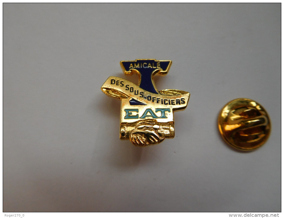 Beau Pin´s  , Armée Militaire , Amicale Des Sous Officiers EAT - Militaria