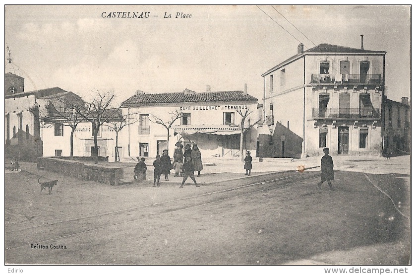 -34- CASTELNAU LE LEZ  La Place Bien Animée RARE éd Coutou - Neuve Petits Jaunissement Dos - Castelnau Le Lez