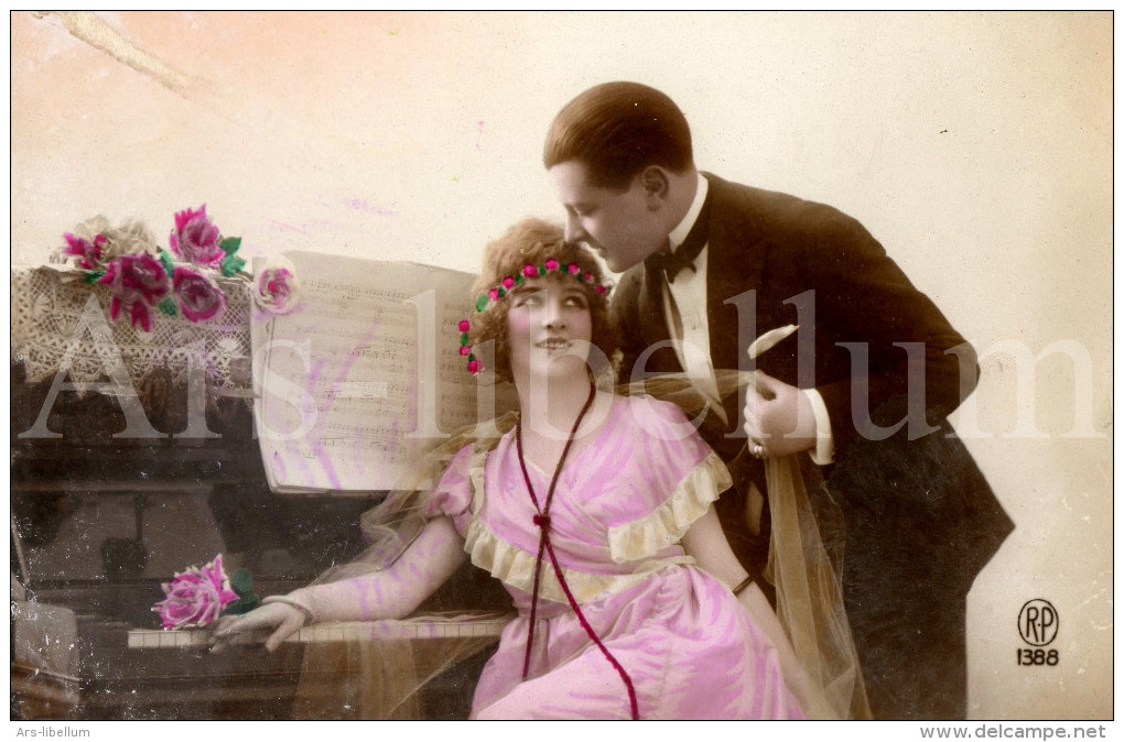 Postkaart / Postcard / CPA / Couple / Romantique / Love / Ed. R.P. No 1388 - Couples