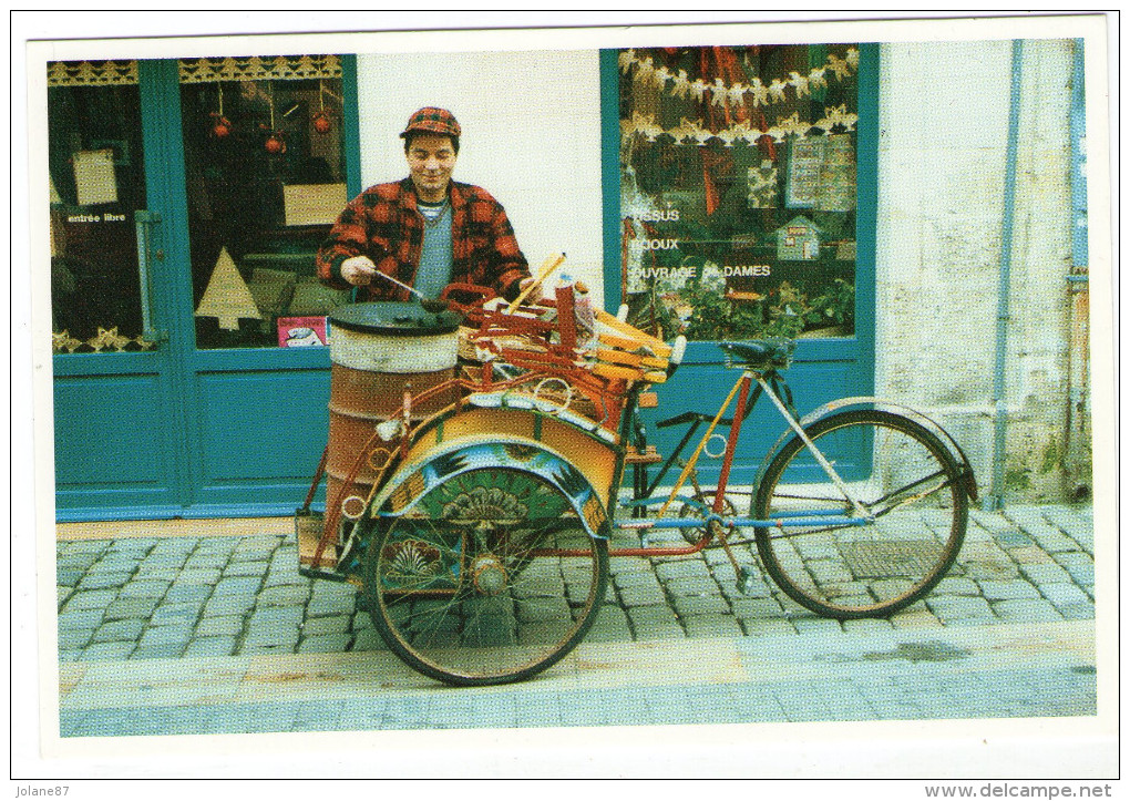 CPM   17     LA ROCHELLE      PAULO MARRONS CHAUDS   RUE SAINT NICOLAS - Vendedores Ambulantes