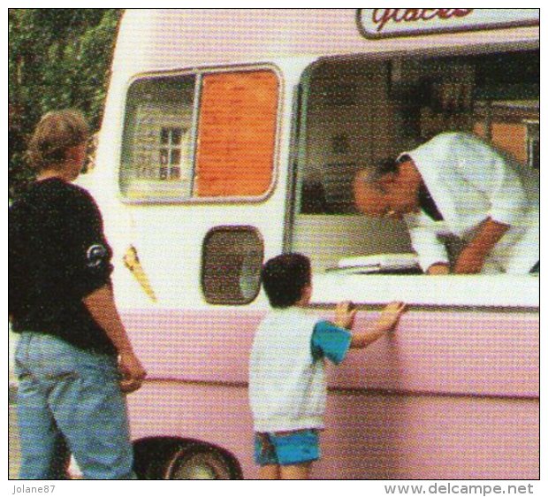 CPM   08    CHOOZ      MARCHAND DE GLACES DE VIREUX MOLHAIN DEVANT L EGLISE - Vendedores Ambulantes