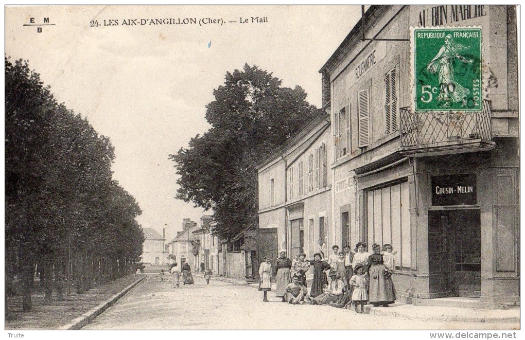 LES AIX-D'ANGILLON LE MAIL TRES ANIMEE - Les Aix-d'Angillon