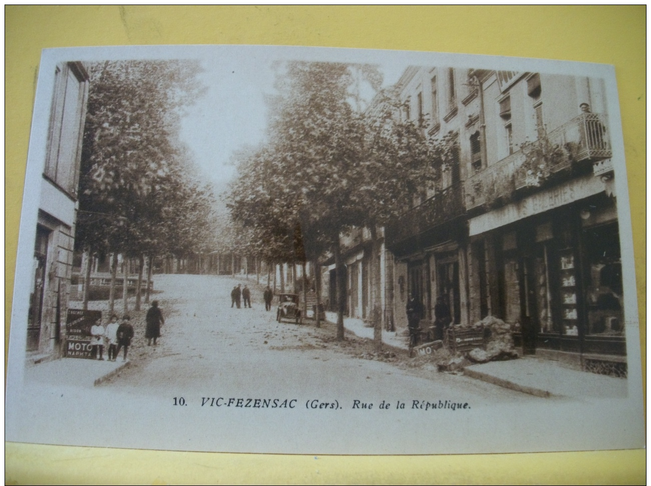 B2 6473 - 32 VIC FEZENSAC - RUE DE LA REPUBLIQUE - ANIMATION COMMERCES AUTO - Vic-Fezensac