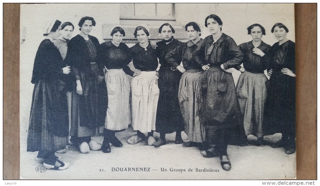 Douarnenez.un Groupe De Sardinieres. Coiffes Costumes Bretons.ELD N ° 21.rare - Douarnenez