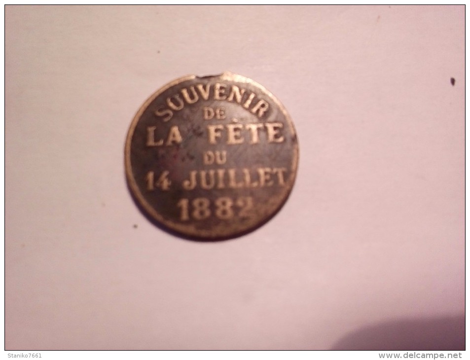 MEDAILLON OU JETON Marquée REPUBLIQUE FRANCAISE SOUVENIR DE LA FËTE DU 14 JUILLET 1882 Non Nettoyé - Autres & Non Classés