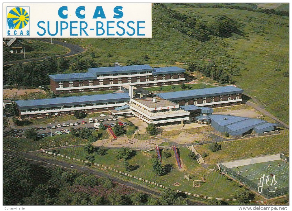 63 - CCAS Super Besse - Maison Familiale. Les Tennis Vue Aérienne - Andere & Zonder Classificatie