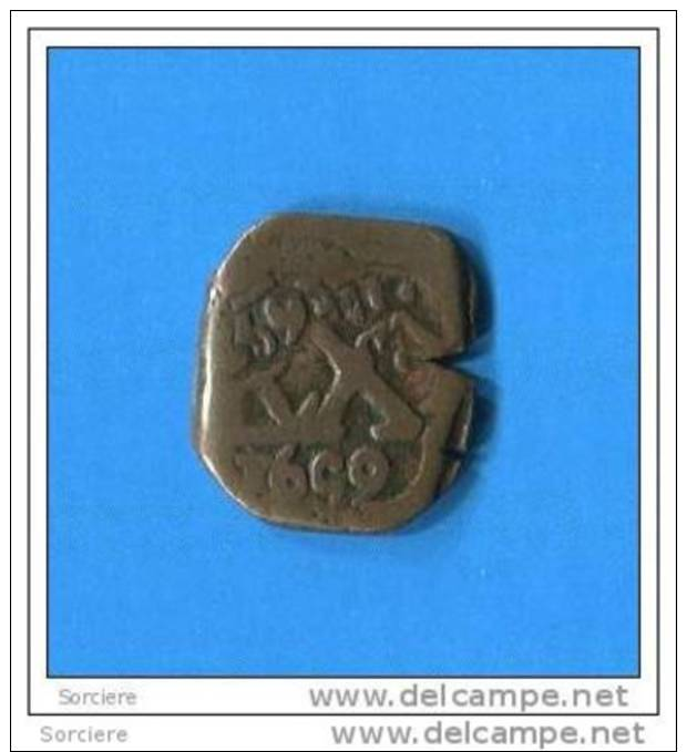 Espagne  8 Maravedi   Charles  II  1699 - A Identificar