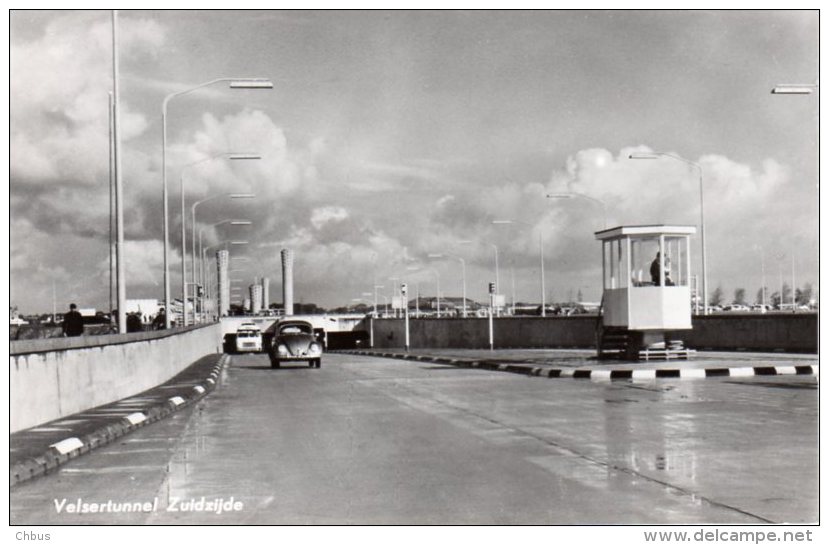 Velsertunnel Zuidzijde Volkswagen Autobus (firma Oosterom, Beverwijk) - IJmuiden