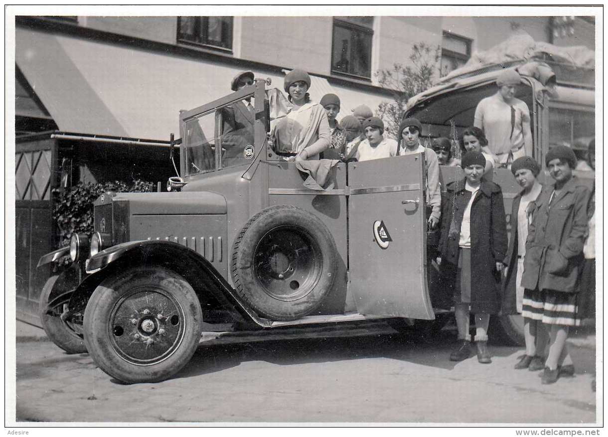 Original Foto Um 1930, Alter Militärlastwagen?, Frauen, Format Ca.11 X 7,8 Cm - Automobile