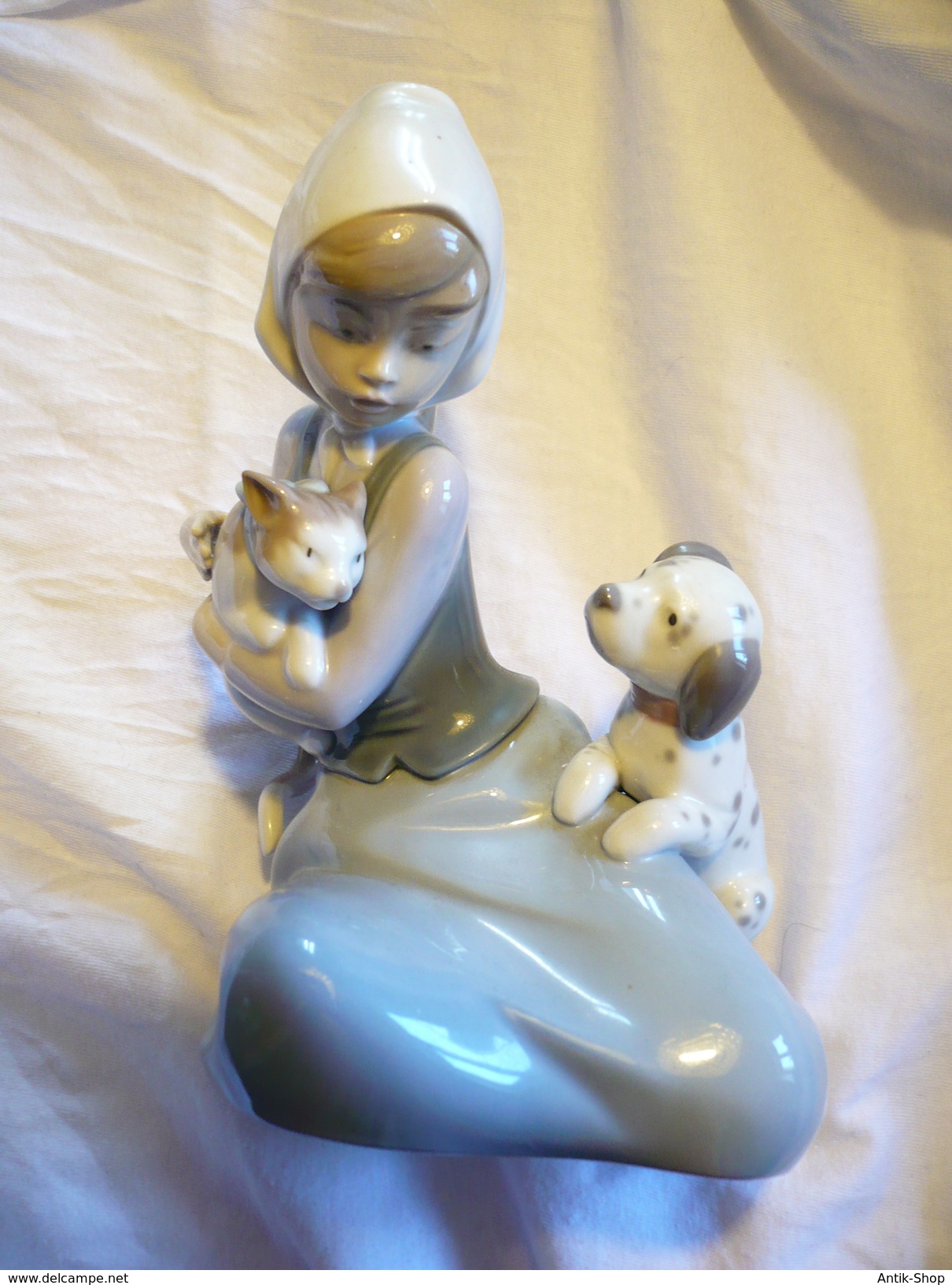 Mädchen Mit Katze Und Hund (119)  Preis Reduziert - Lladro (ESP)