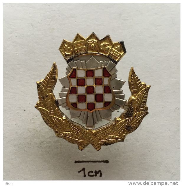 Badge (Pin) ZN002334 - Military (Army) Police War Insignia Croatia (Hrvatska) - Militari