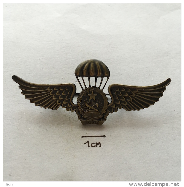 Badge (Pin) ZN002365 - Military (Army) Police Insignia Parachuting (Fallschirmspringen) Angola - Armee