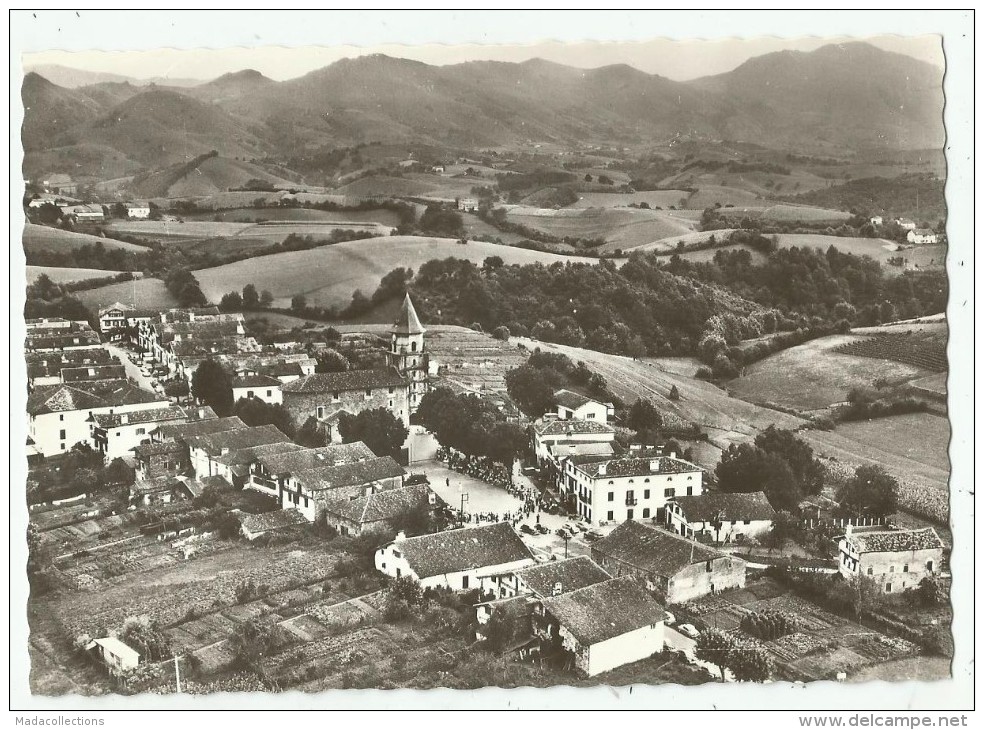 AINHOA   (64.Pyrénées-Atlantiques) Vue Sur Les Montagnes D'Espagne - Ainhoa