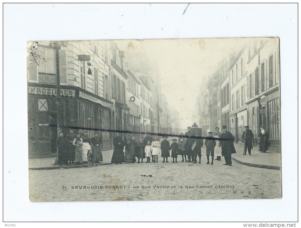 CPA  Abîmée - Levallois Perret  - La Rue Vallier Et La Rue Carnot (droite) - Levallois Perret