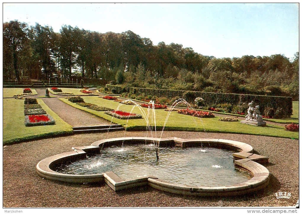 ROUILLON / ANNEVOIE-SUR-MEUSE (5537) : Les Jardins D´Annevoie - Le Jet D'eau Et L'allée Des Fleurs. CPSM. - Anhée