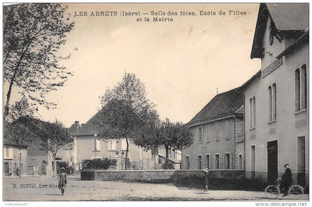 38-LES ABRETS- SALLE DES FÊTES , ECOLES DE FILLES ET LA MAIRIE - Les Abrets