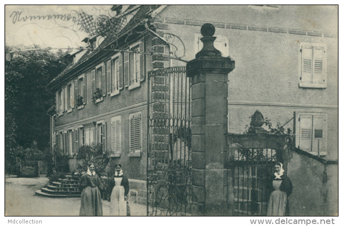 DE SCHWANDORF / Jeunes Filles Devant Une Belle Propriété / - Schwandorf