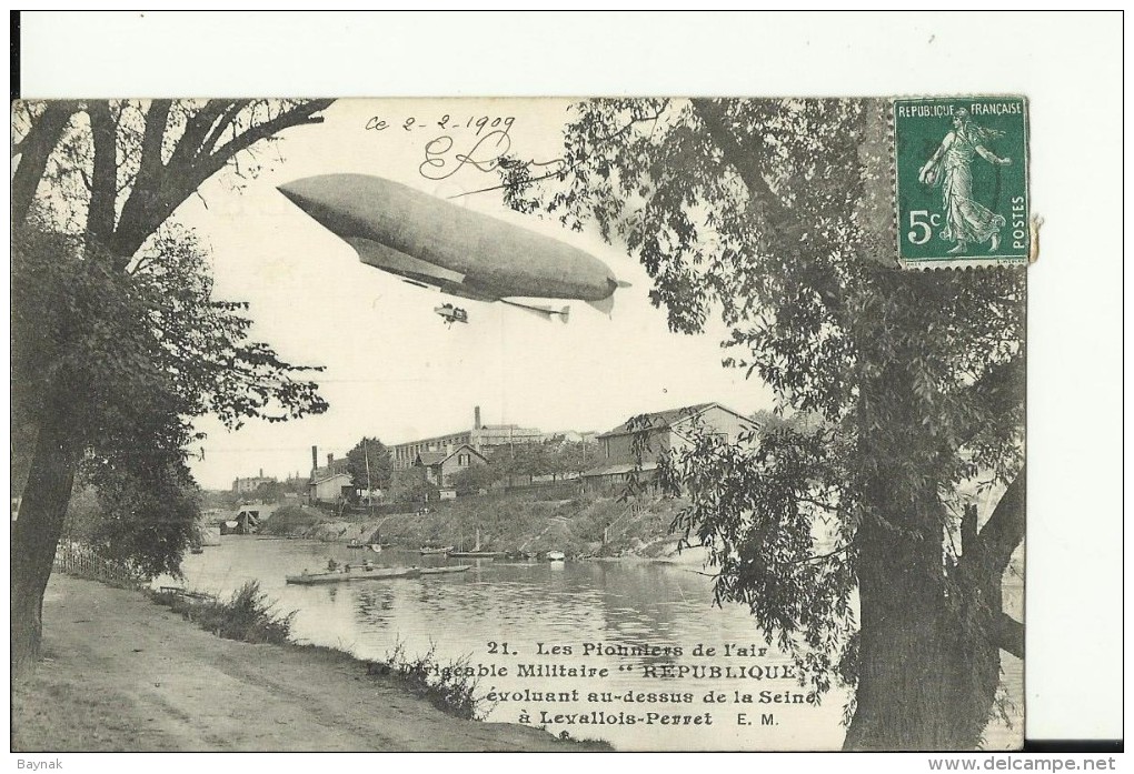 AV50   --  DIRIGEABLE,   MILITAIRE  ,, REPUBLIQUE EVOLUANT AU - DESSUS DE LA SEINE A  LEVALLOIS - PERRET  --  1909 - Levallois Perret