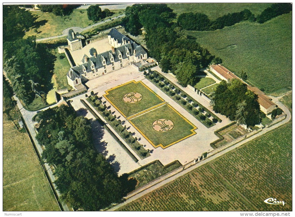 Haute-Goulaine.. Belle Vue Aérienne Le Château De Goulaine - Haute-Goulaine