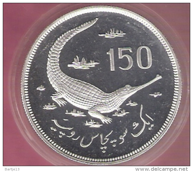 PAKISTAN 150 RUPEES 1976 WWF AG PROOF ONLY 5637 PCS GAVIAL CROCODILE TINY SCRATCHES/HAIRLINES - Pakistan