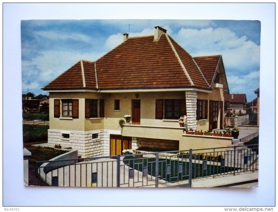 77- Cpsm Grand  Format - COMBS-LA-VILLE- Maison De La Famille COUDERT -concours Des Maisons Du "PARISIEN" - Combs La Ville