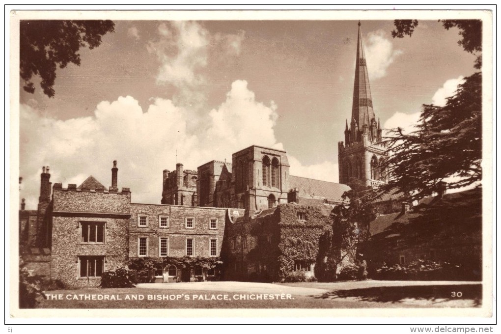 The Cathedral And Bishop's Palace, Chichester - Real Photo - Unused - Chichester