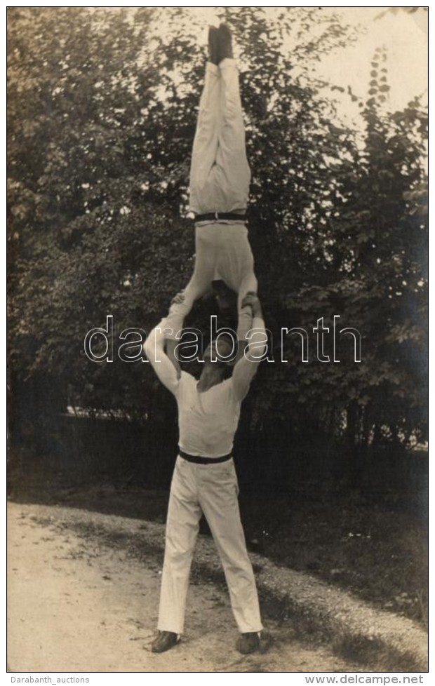 ** T2 Akrobatikai Mutatvány / Acrobats, Photo - Non Classificati