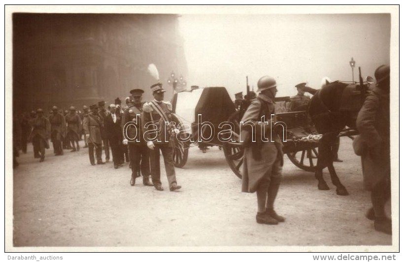 ** T1 1929 Funerailles Du Marechal Foch; Les Cordons Du Poéle. Marechal Caviglia, General Pershing / The... - Zonder Classificatie