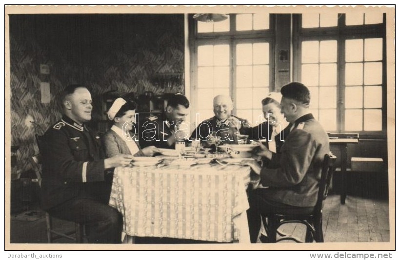 * T1/T2 Artillerie-Offiziere Am Tisch / Wehrmacht Artillery, German Officers At The Dining Table, Photo - Non Classificati