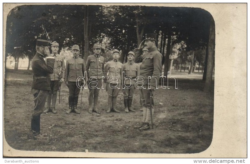 ** T2/T3 Magyar Katonák és Tisztek, Sorakozó / Hungarian Soldiers And Officers, Group Photo - Zonder Classificatie