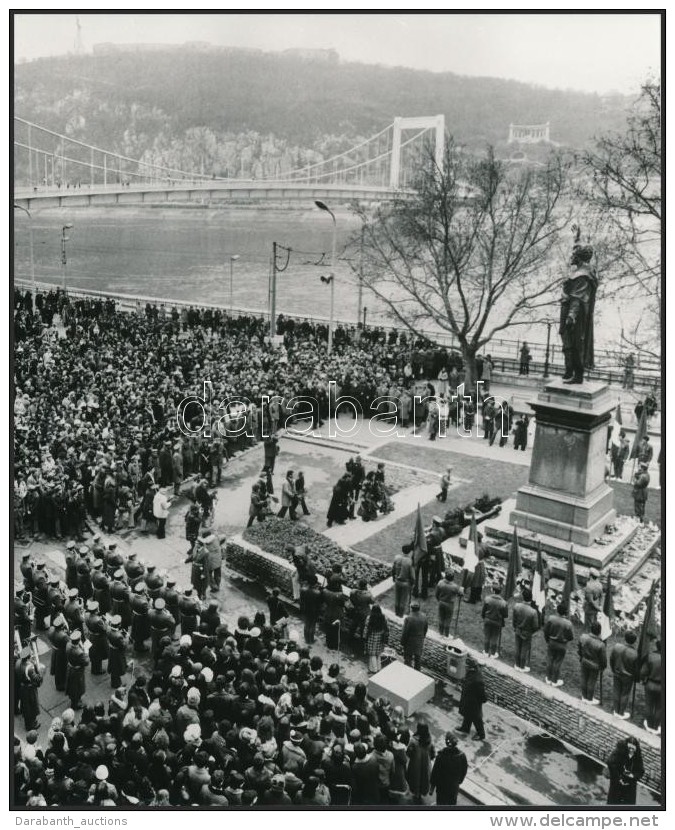 1980 Budapest, Ünnepség Március 15-én, Vintage Fotó, 21x17 Cm - Andere & Zonder Classificatie