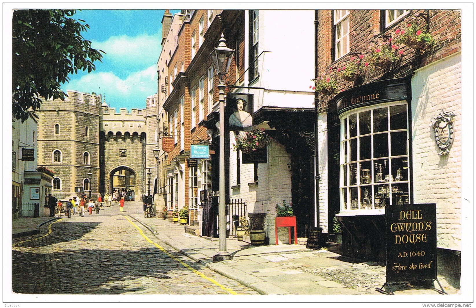 RB 1115 - Postcard - Nell Gwynn's House &amp; Church Street Windsor - Berkshire - Windsor
