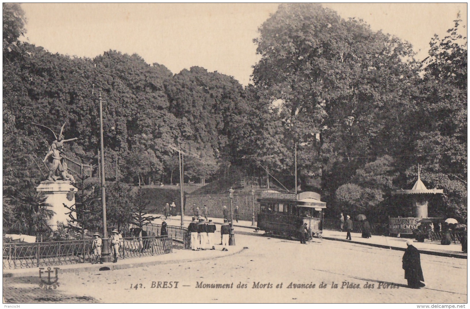 CPA - Brest - Monument Des Morts Et Avancée De La Place Des Portes - Brest