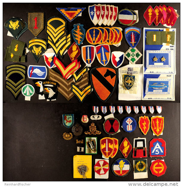Kleine Sammlung Von über 70 Uniform Effekten Und Abzeichen Ausländischer Militärs, Dabei U. A. USA... - Sin Clasificación