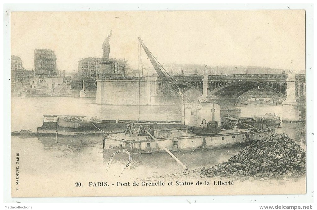 PENICHE -  Péniche Au Pont De Grenelle (75.Paris) - Péniches