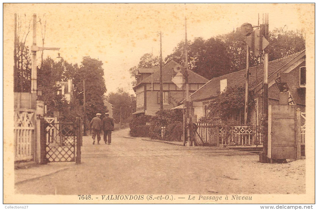 95-VALMONDOIS- LE PASSAGE A NIVEAU - Valmondois