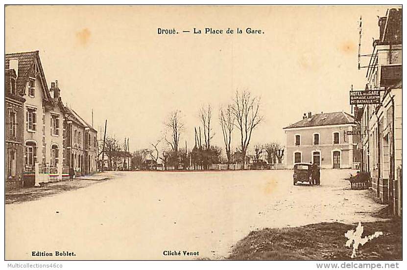 41 - 250816 - DROUÉ - La Place De La Gare - Droue