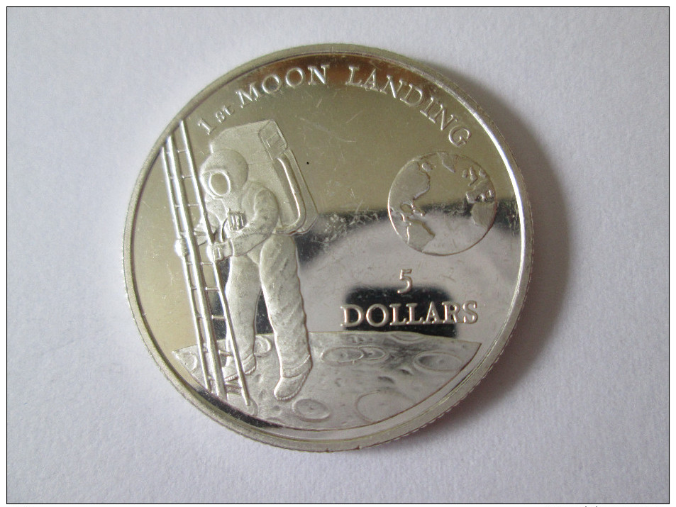 NIUE 5 DOLLARS 1992 SILVER UNC,FIRST MOON LANDING/MAN IN MOON - Collections